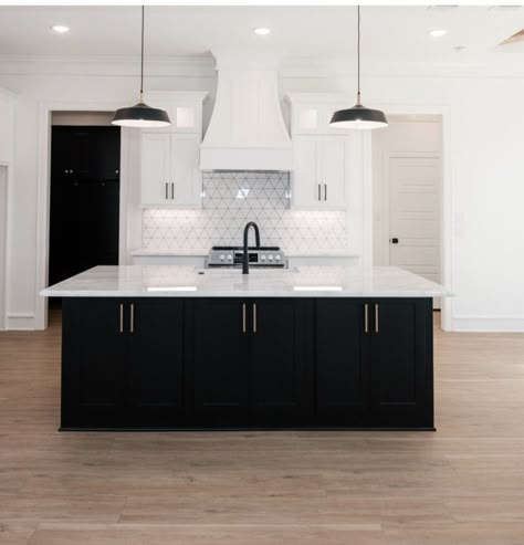 White Kitchen With Black Accents Modern, White Cabinets Black Island Kitchen, White Cabinets Black Island, Contemporary White Kitchen, Bathroom Cabinets Designs, Black Island, Small Kitchen Island, Dream Kitchens Design, Kitchen Remodel Inspiration