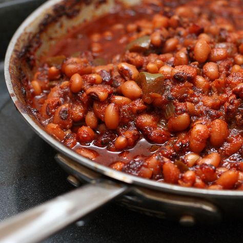 Boring Beans Begone With Barbecued Black-Eyed Peas Black Eyed Peas Recipe, Homemade Baked Beans, Boston Baked Beans, Baked Bean Recipes, Popsugar Food, Pea Recipes, Bowl Recipes, Super Bowl Food, Black Eyed