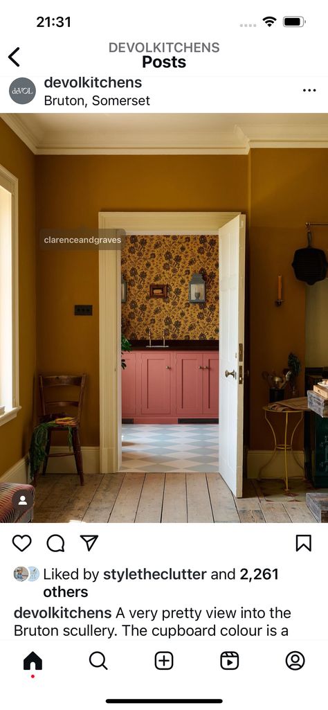 Ochre Interior Design, Ochre Walls, Cupboard Colors, Mustard Walls, Devol Kitchens, English Interior, Chinoiserie Style, Classic Interior, Colour Palette