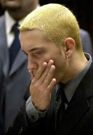 Sad em in court~looks heart broken aww I wanna give him a hug Eminem Court Photos, Eminem Court, Eminem In Court, Eminem Wallpapers Aesthetic, Eminem Wallpapers Iphone, Eminem 2000s, Aesthetic Eminem, Eminem Icon, Eminem Wallpaper Iphone