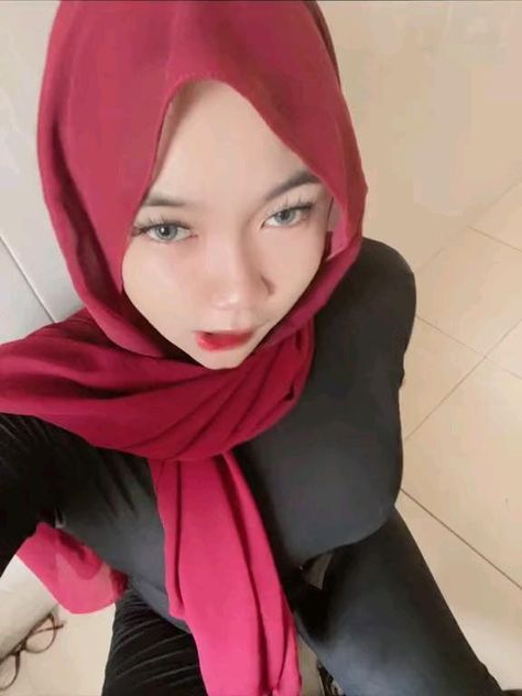 Bougie Girl, Foto Cewek Hijab Aesthetic, Seluar Ketat, Cute Asian Fashion, Preteen Fashion, Modern Hijab Fashion, Hijab Trends, Muslim Women Hijab, Seductive Clothes