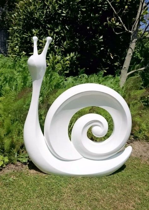 Snail Garden, Contemporary Garden Design, Garden Water Fountains, Garden Art Sculptures Diy, Garden Artwork, Contemporary Garden, Garden Art Projects, Kraf Diy, Garden Art Crafts