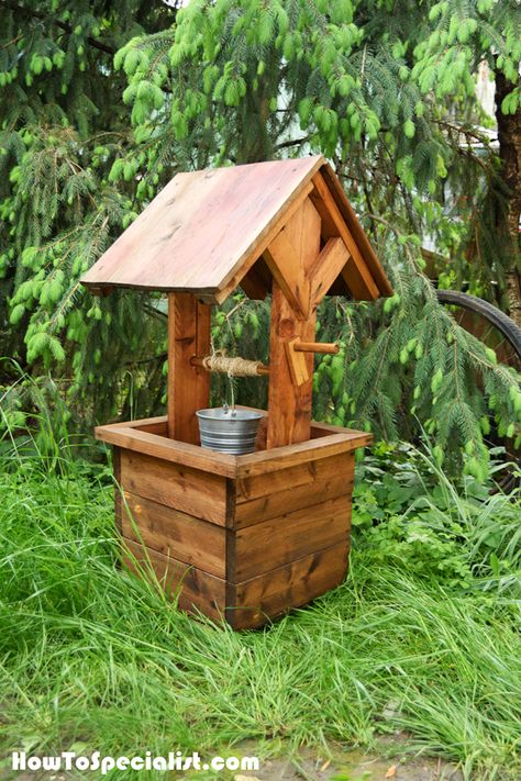 How to Build a Wishing Well Planter | HowToSpecialist - How to Build, Step by Step DIY Plans Wishing Well Garden, Diy Wishing Wells, Wishing Well Planter, Wishing Well Plans, How To Build Steps, Small Woodworking Projects, Easy Wood Projects, Pallet Garden, Learn Woodworking