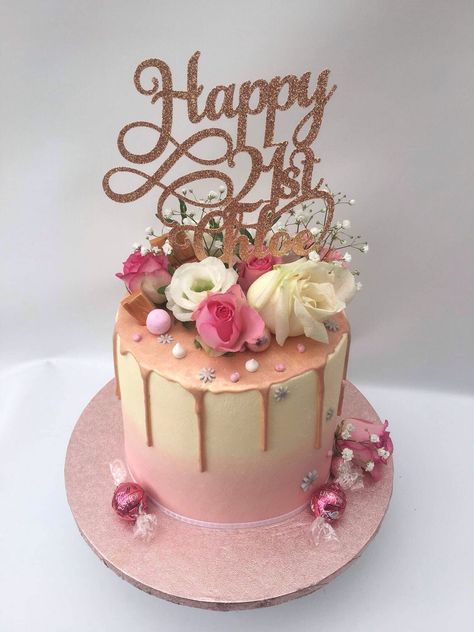 Rose gold & blush pink ombré drip cake Blush Pink And Gold Birthday Cake, Birthday Cake Rose Gold Blush Pink, Rose Gold Ombre Cake, Rose Gold And Pink Cake, 21st Cake Ideas, Pink And Gold Drip Cake, Cake Ideas Funny, Gold Drip Cake, Birthday Drip Cake