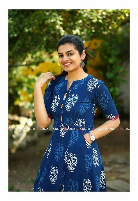 Indigo Kurti Designs Latest, Kurti Stitching Ideas, Indigo Kurti Designs, Kurti Designs For Stitching, Kurtis Designs Latest, Kurti Stitching, Kurti Pattern, Simple Kurta, Kurti Styles