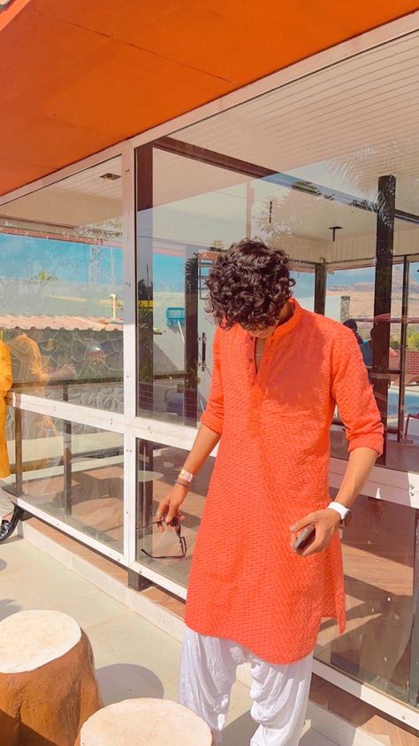 Best Poses For Men In Kurta, Kurta Poses For Men Aesthetic, Diwali Poses For Boys, Desi Boy Aesthetic Kurta, Poses For Men In Kurta, Boys In Kurta Aesthetic Pics, Poses For Boys In Kurta, Kurta Poses For Men, Onam Hairstyle