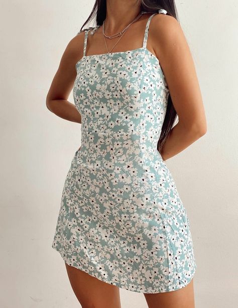 Pretty Summer Dresses Casual, Short Summer Dress Outfits, Sundress Outfit Aesthetic, Summer Dress Ideas Casual, Sun Dresses Aesthetic, Tight Summer Dress, Cute Sun Dresses, Cute Day Dresses, Dresses Short Summer