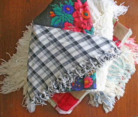 How to Use Table Scarves and Table Throws: They're All the Rage! Table Throw Dining, Table Throw Ideas, Table Scarf Ideas, Living Room Baskets, Table Scarf, Long Dining Table, Fabric Scarf, Table Throw, Simple Table