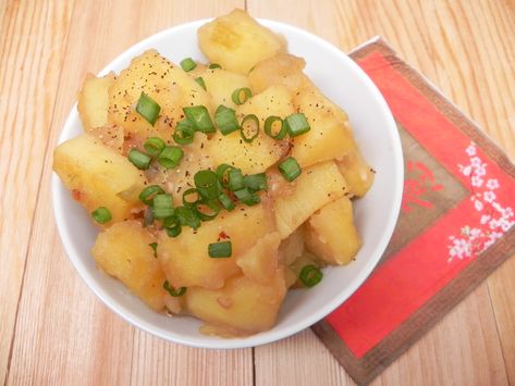 Gamja Jorim (Korean Potato Dish) Potato Jeon, Jeon Recipe, Gamja Jorim, Chorizo And Potatoes, Korean Potatoes, Potato Side Dishes Easy, Recipe Sweet Potato, Korean Sweet Potato, Recipe Korean