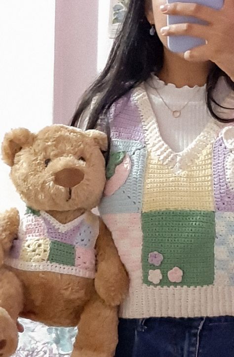 Build A Bear Outfits Crochet, Crochet Plushie Clothes, Crochet Teddy Bear Clothes, Plushie Accessories, Build A Bear Clothes Pattern, Cardigan Colorful, Build A Bear Outfits, Crochet Outfit, Teddy Bear Clothes