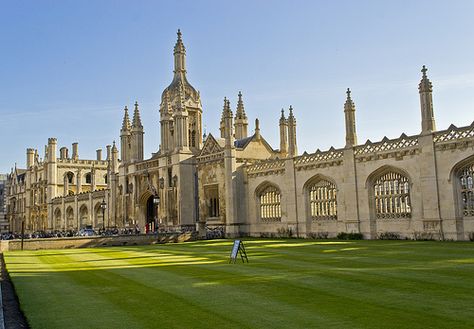 King's College Cambridge - Sophia studied history of art and is currently studying Archaeology and Anthropology part time while working. Pretty Colleges, Cambridge Architecture, King's College Cambridge, Cambridge England, Nikon D3100, King's College, History Of Art, Cambridge University, World View