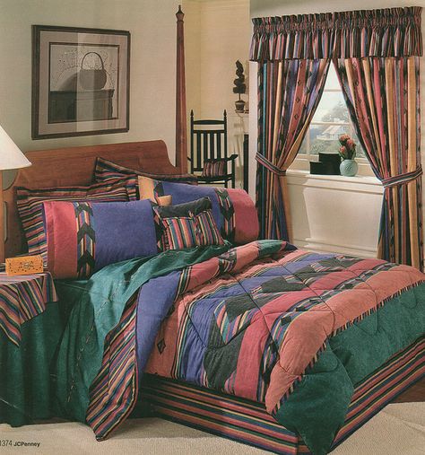 19 Graphically Advanced Bedspreads Of The '80s And '90s -- I think my step-brother had this exact one! 1990s Bedroom, Bedroom 80s, 80s Bedroom Ideas, 80s Bedroom Decor, 90s Interior, 90s Bedroom, 90s Home Decor, 80s Bedroom Aesthetic, 90s House