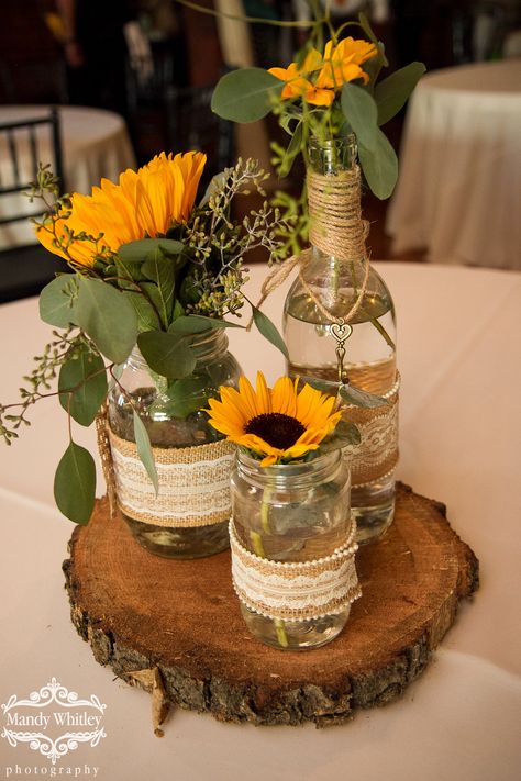 Sunflower Candle Centerpieces, Sunflower Centre Pieces, Easy Sunflower Centerpieces, Rancho Centerpieces, Fall Sunflower Centerpieces For Table, Sunflower Wedding Table Decorations, Wedding Decorations With Sunflowers, Sunflower Mason Jar Centerpieces, Rustic Sunflower Wedding Ideas