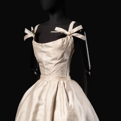 La Coquette Parisienne | ▪️Evening dress « Blandine », Christian Dior Haute Couture, Libre Line, Spring-Summer 1957, Paris, France, Ivory Aleutian fabric�... | Instagram 1950s Dior Gown, Vintage Luxury Dress, 50s Couture Fashion, Vintage Dior Couture, Christian Dior Dress Vintage, 1950s Dior Dress, 50s Dior, Vintage Dior Dress, 1950s Ball Gown