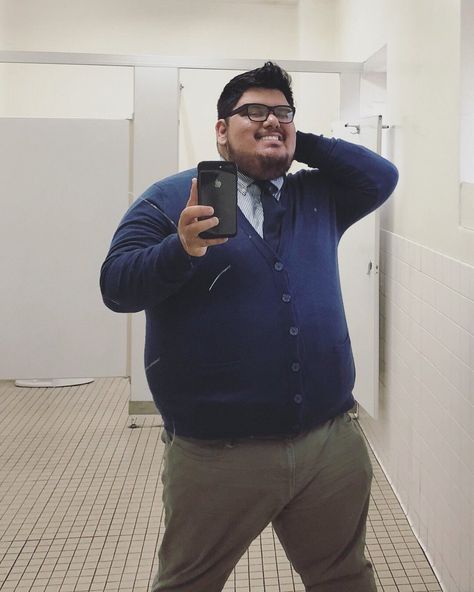 The cardigan game is strong with Jose Luis Garcia in today's reader photo submission. Find out how to get his look and share your own style with us. Plus Size Character Design Male, Plus Size Male Reference, Plus Size Men Drawing, Chubby Guy Reference, Plus Size Guy Male Models, Plus Size Man Fashion, Big Man Style, Chubby Men Fashion, Chubby Boy