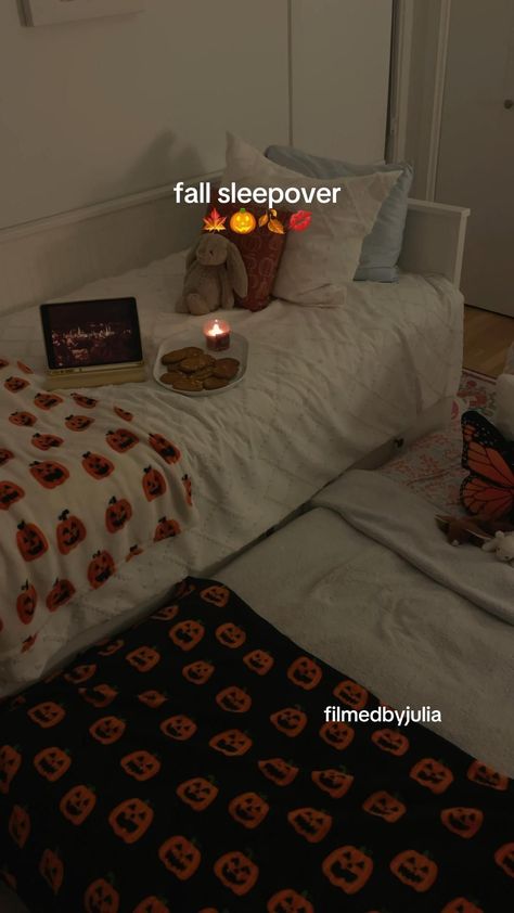 What To Do At A Fall Sleepover, Things To Do In October With Friends, Fall Sleepover With Bestie, Things To Do At A Fall Sleepover, Cute Halloween Movie Night Ideas, Favorite Things Aesthetic, Cute Fall Sleepover Ideas, Fall Wishlist Ideas, Cozy Fall Sleepover