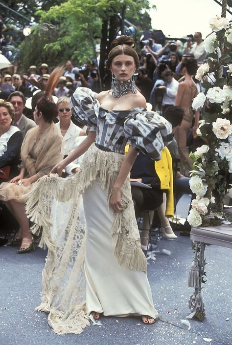 ً on Twitter: "christian dior haute couture ‘the edwardian raj princesses chez dior or mata hari’ by john galliano f/w 1997… " Dior Fall 1997, Victorian Inspired Fashion, Vintage Runway Fashion, Dior By John Galliano, Dior Collection, Art Outfit, Runway Fashion Couture, Mata Hari, Christian Dior Haute Couture