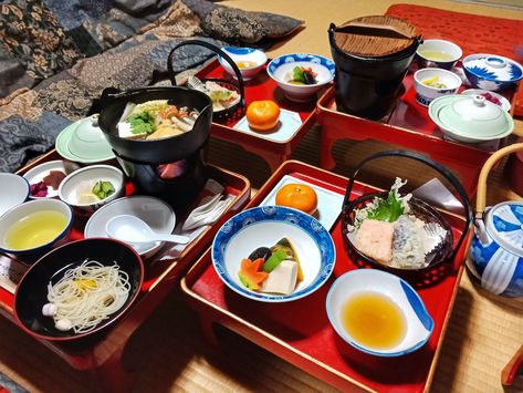 What to know and where to try kaiseki and shojin ryori in Japan Shojin Ryori Recipe, Kaiseki Ryori, Meditation Event, Kaiseki Cuisine, Japanese Kaiseki, Japan 711 Food, Japanese 7-11 Food, Shojin Ryori, Ryokan Japan