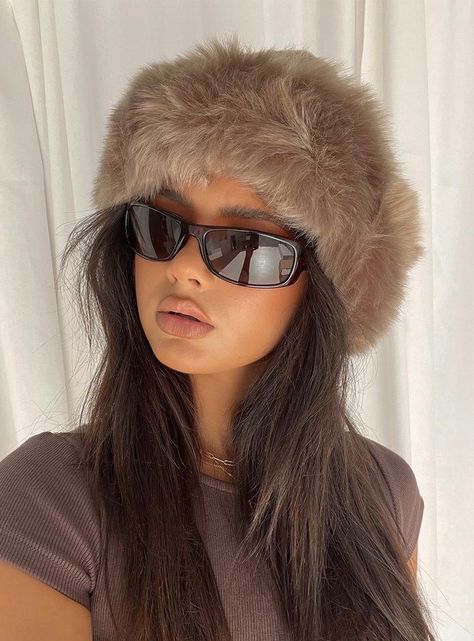 Faux Fur Hats, Fluffy Hat Winter, Fuzzy Bucket Hat Outfit Winter, Fur Hats Outfit, Faux Fur Headband Outfit, Hat And Glasses Outfit, Fluffy Headbands Outfits, Bonette Hat Outfit, Fuzzy Headband Outfit