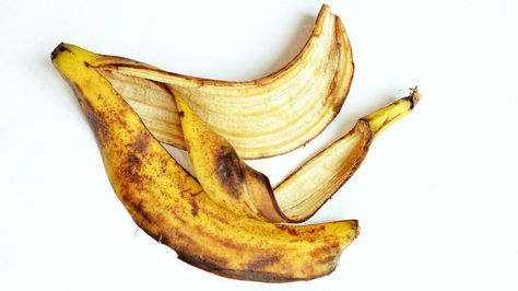 The Absolute Best Uses For Banana Peels Uses For Banana Peels, Vegetarian Alternatives, Banana Peel Uses, Monday Recipes, Banana Peels, Meat Replacement, Eating Bananas, Vegan Bacon, Dried Vegetables