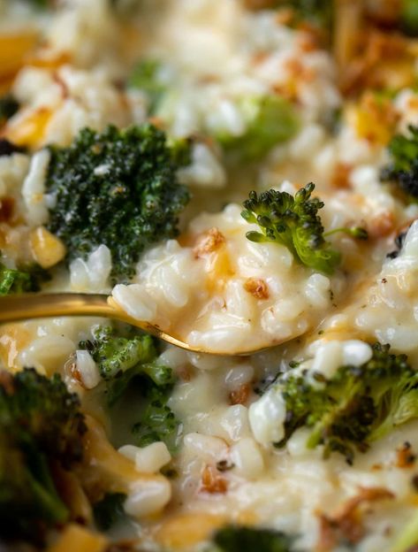 roasted broccoli cheddar risotto with crispy onions Broccoli Cheddar Risotto, Broccoli Risotto Recipes, Brocolli Side Dishes, Cheddar Risotto, Broccoli Risotto, Dream Restaurant, Savory Sides, Vegetarian Mains, Risotto Recipe