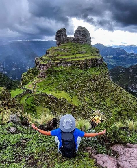 Machu Picchu & Cusco Tours on Instagram: “📍Un increíble destino que también puedes visitar en Cusco es Waqrapukara , un sitio arqueológico ubicado a unas horas de la ciudad 🤩 Photo…” Peru Machu Picchu, Machu Picchu Photography, Cusco Peru Photography, Machu Picchu Peru, Cusco Peru, Santa Lucia, Travel South, South America Travel, Machu Picchu