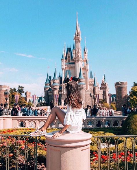 Magic Kingdom Pictures, Disney Poses, Disney Picture Ideas, Disneyland Photography, Disney Photo Ideas, Disney World Pictures, Disney Paris, Disney World Outfits, Disneyland Pictures