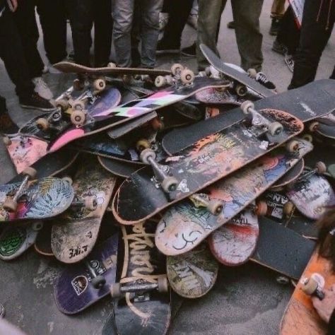 Arte Glitter, Skateboarding Aesthetic, Skate Vibes, Skate Aesthetic, Skateboard Aesthetic, Skateboard Art Design, Skate Photos, Skate 3, Skateboard Photography