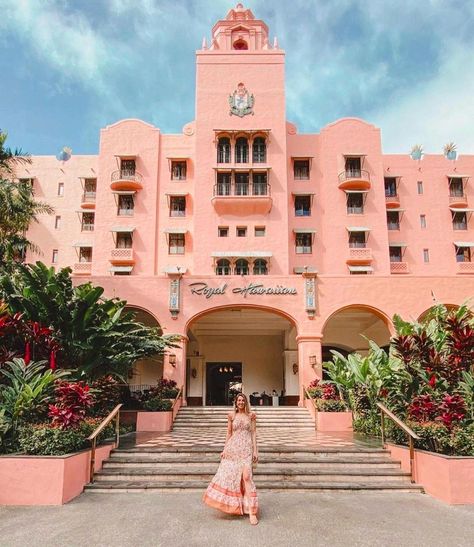 Royal Hawaiian 📷: @Fashionablyally The Royal Hawaiian Hotel, Hawaii Photo Ideas, Royal Hawaiian Hotel, Miami Aesthetic, Pink Hotel, Hawaiian Resorts, Waikiki Hotels, Peaceful Garden, Wedding Photo Idea