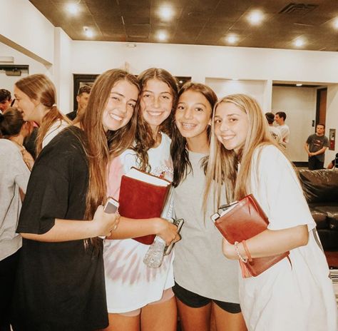 Womens Ministry Aesthetic, Church Friends Aesthetic, Vbs Aesthetic, Christian Friend Group Aesthetic, Sisters In Christ Friendship, Christen Aesthetic, Confirmation Aesthetic, Christian Summer Camp Aesthetic, Youth Camp Aesthetic