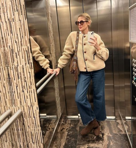 Kelly Rutherford (@kellyrutherford) • Instagram photos and videos Kelly Rutherford Style, Denim Outfit Ideas, Kelly Rutherford, Distressed Overalls, Boho Trends, Style Muse, Moda Paris, Aspinal Of London, Fall Fits