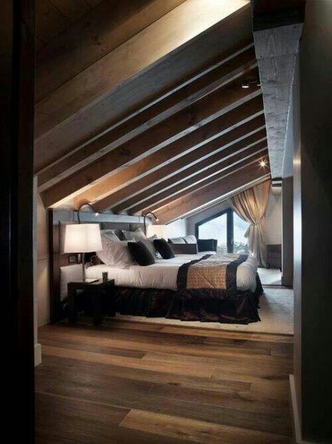 Attic bedroom with beams Cape Farmhouse, Attic Room Ideas, Loft Extension, Attic Ideas, Attic Bedroom Designs, Garage Loft, Slanted Ceiling, Attic Conversion, Loft Bedroom