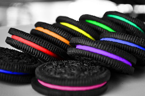 Rainbow. Rainbow everything! Unicorn Food, Kue Macaroon, Rainbow Food, Rainbow Aesthetic, Taste The Rainbow, Cute Desserts, Milkshakes, Oreo Cookies, Food Humor