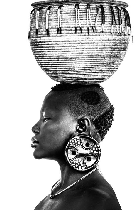 Mursi Tribe Ethiopia, African Tattoo, Mursi Tribe, African Wall Art, Afrikaanse Kunst, Afrocentric Art, African People, Africa Art, Professional Portrait