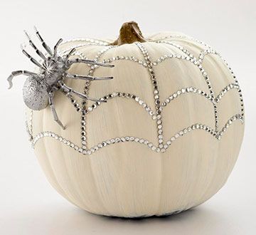 This looks like how my friend Darci would decorate her pumpkin! Pumpkin Decorating Diy, Halloween Chic, Halloween Pumpkin Diy, Dekorasi Halloween, Labu Halloween, Pumpkin Monogram, Hallowen Ideas, Pumpkin Halloween Decorations, Carving Ideas