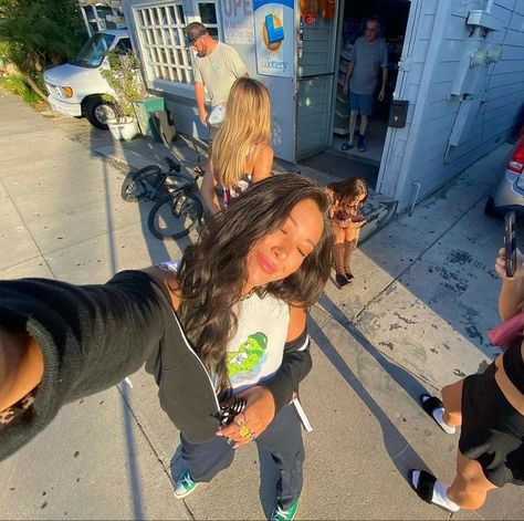 Wide Angle Aesthetic Pictures, Wide Angle Selfie Aesthetic, 0.5 Angle Photo, City Building Aesthetic, Aesthetic Fashion Women, Wide Angle Selfie, Howrah Station, Living In Nyc, Building Aesthetic