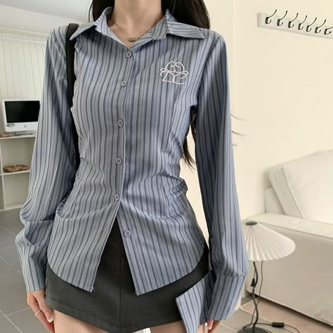 Vintage Striped Shirt, Preppy Mode, Slim Blouse, Striped Shirt Women, Rock Outfit, Estilo Preppy, Casual Long Sleeve Shirts, Mode Inspo, Button Front Shirt