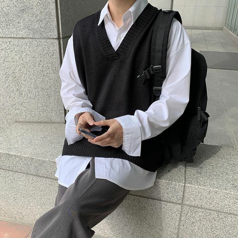 Vest Outfit Ideas Men, Korean Vest Outfit, Preppy Boy Aesthetic, Cardigan Vest Outfit, Korean School Outfits, Preppy Boy Outfits, Style Nam, Vest Outfit Ideas, 70’s Outfit