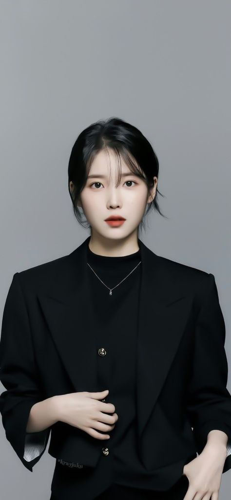 Lee Ji Eun Wallpaper, Iu Photoshoot, Iu Queen, Iu Dress, Iu Wallpaper, Korean Photoshoot, Debut Photoshoot, Iu Hair, Cool Halloween Makeup