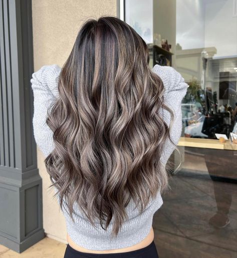 Ash Brown Hair Balayage, Highlights Brown Hair Balayage, Black Hair Balayage, Brown Hair Looks, Brown Hair Inspo, Brunette Hair With Highlights, Balayage Hair Dark, Brown Hair With Blonde Highlights, Brunette Balayage Hair