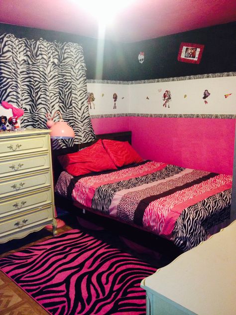 2000s Hot Pink Room, 2000 Room Ideas, 2000s Room Aesthetic Pink, Black And Hot Pink Room, Hot Pink And Black Room, Mc Bling Room, Mcbling Room Ideas, Hot Pink And Black Bedroom, Hot Pink Zebra Room