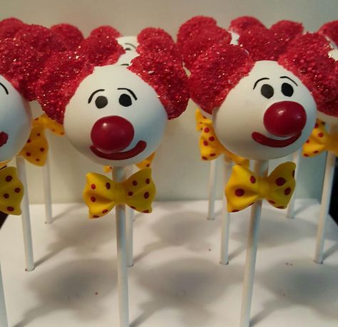 Carnival Theme Treats Dessert Tables, Clown Cake Pops, Circus Theme Cake Pops, Circus Theme Snacks, Carnival Party Treats, Carnival Cake Pops, Circus Cake Pops, Clown Husbandry, Circus Treats