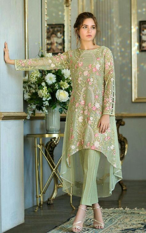 Designer Dresses Couture, Net Shirt, Pakistani Dresses Casual, Pakistani Fashion Party Wear, Kurti Design, Muslim Fashion Dress, Sleeves Designs For Dresses, Simple Pakistani Dresses, Designer Party Wear Dresses