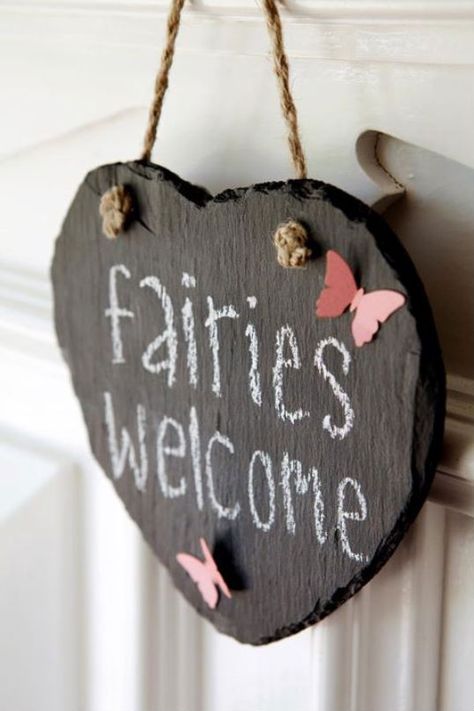 Someday I want to decorate a little girls room w woodland fairy decor. This could go on the door. Fairy Bedroom, Fairy Garden Birthday Party, Fairy Room, Diy Unicorn, Fairy Garden Party, Garden Party Birthday, Fairy Birthday Party, Party Garden, Fairy Decor