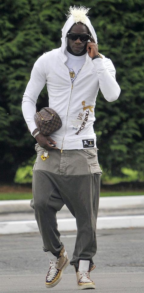 Mario Balotelli Mario Balotelli Fashion, Mario Balotelli Style, Balloteli Mario, Balotelli Style, Jerome Boateng, Mario Balotelli, 2010s Fashion, Creative Fashion Photography, Conceptual Fashion