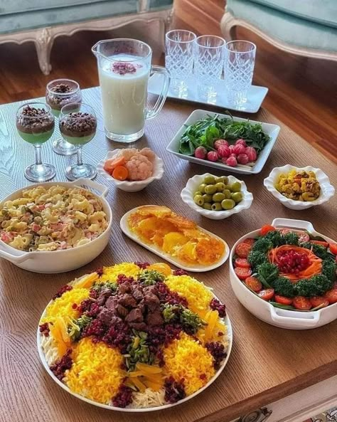 Persian Food Iranian Cuisine, Yummy Lunch Recipes, Food Iranian, Food Persian, Good Night Sleep Well, Afghan Food, Iranian Cuisine, Outdoor Camping Kitchen, Persian Cuisine