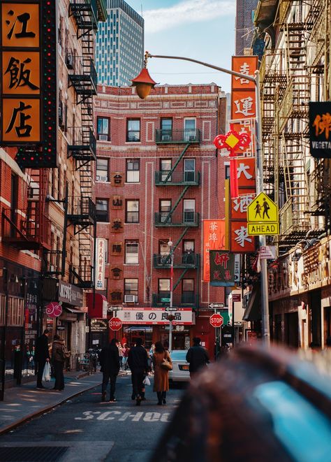 Last Saturday I meet with amazing and very talented photographers at Unsplash NYC Photo Walk. Here one of the photos.. Download this photo by Sandy Ching on Unsplash Kota New York, Chinatown Nyc, San Myshuno, New York Wallpaper, Voyage New York, China Town, Gold Aesthetic, New York Art, City That Never Sleeps