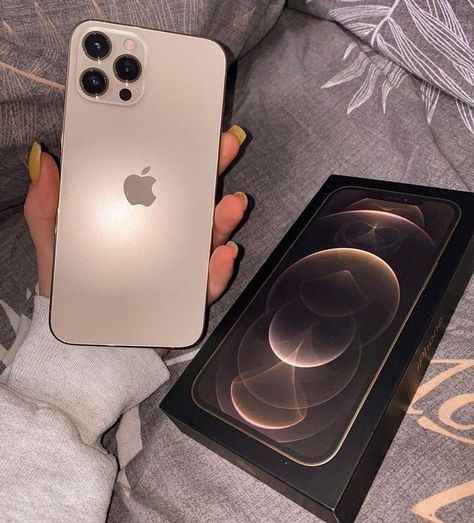 Win Phone, Game Hacker, Apple Iphone Accessories, Free Iphone Giveaway, Get Free Iphone, Iphone Obsession, Gold Iphone, Apple Phone Case, Iphone Phone