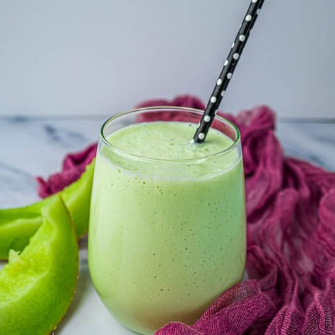 A melon milkshake is super refreshing on a hot summer day. This Galia melon milkshake only has three ingredients and you can have it ready to sip in under five minutes. Raise your hand if you love a juicy melon! Personally, I love them all — honeydew, galia, piel de sapo — you name it, I’ll eat it. For this... The post Melon Milkshake (3 Ingredients) appeared first on Skinny Spatula. Cantaloupe Milkshake, Post Melon, Garlic Butter Pasta, African Peanut Stew, Cream Cheese Pasta, Easy Vegetarian Dinner, Honey Dew, Stewed Potatoes, Small Pasta