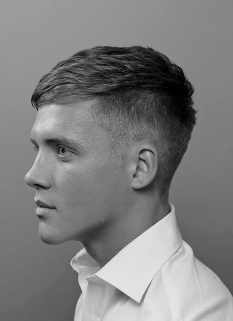 Manly Mens Hairstyles For Fine Straight Hair Peaky Blinders Hair, Haircuts For Straight Fine Hair, Straight Fine Hair, Fine Hair Men, Hair Male, Fine Straight Hair, Tapered Haircut, Popular Haircuts, Athletic Hairstyles